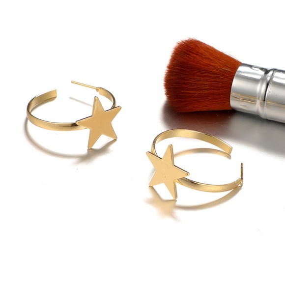 Unique Design//Cute Star Hoop Earrings Silver/Gold - Picture 4 of 6